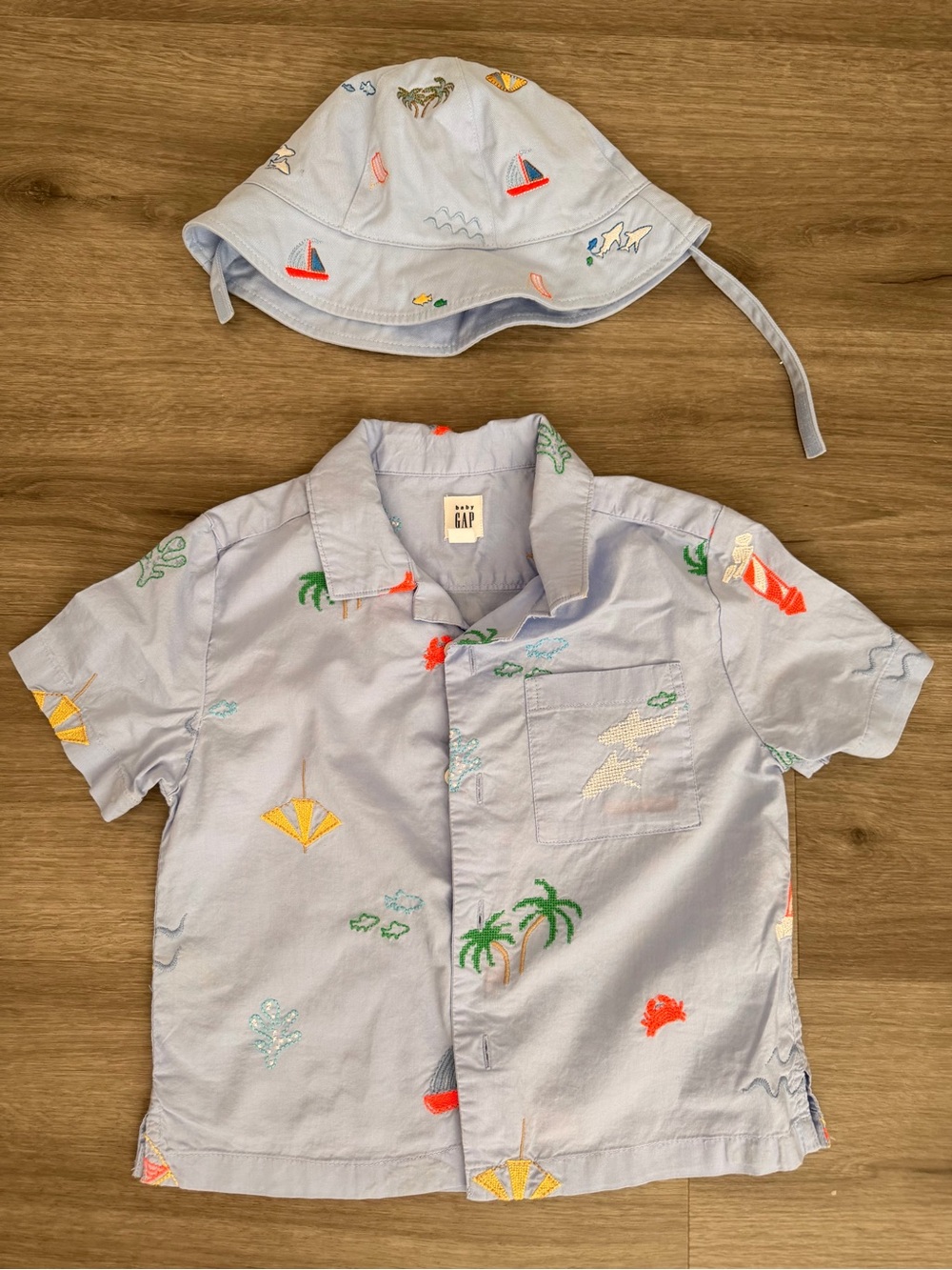 GAP Light Blue Embroidered Tropical Button-Down Shirt & Hat Set Size 3T